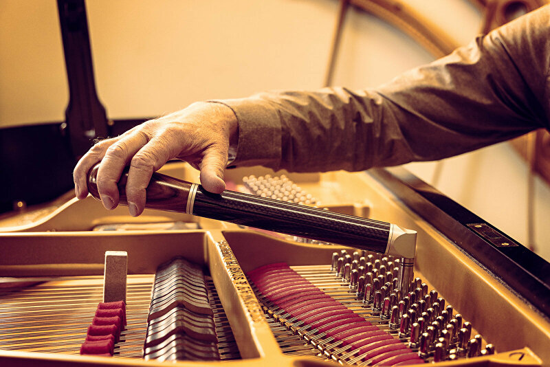 Bedrijfsfotografie voor Pianoservice Den Haag, de partners aan het werk